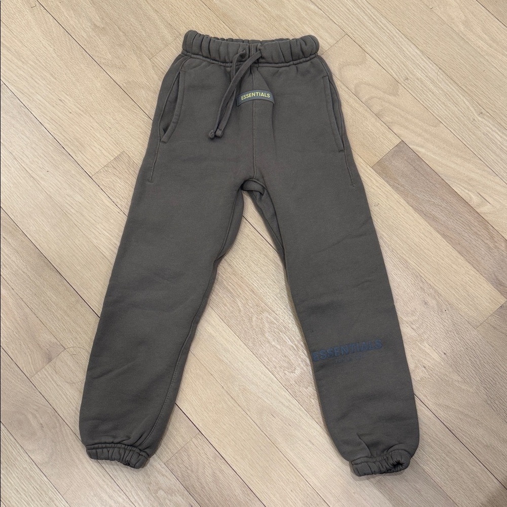 Essentials fear of god jogging pants